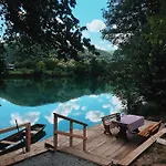 Coast بوسانسكا كروبا