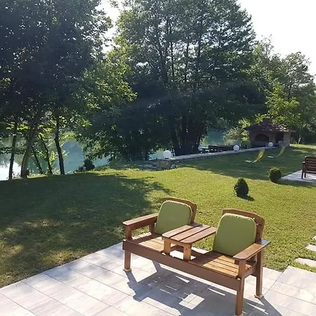 בית נופש Coast בוסנסקה קרופה