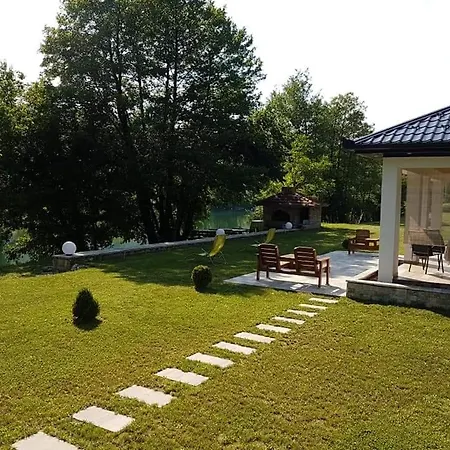 בית נופש Coast בוסנסקה קרופה