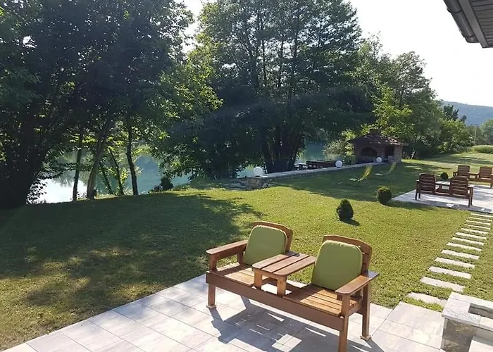 בית נופש Coast בוסנסקה קרופה