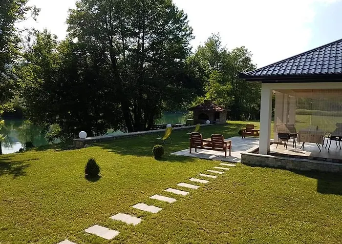 בית נופש Coast בוסנסקה קרופה